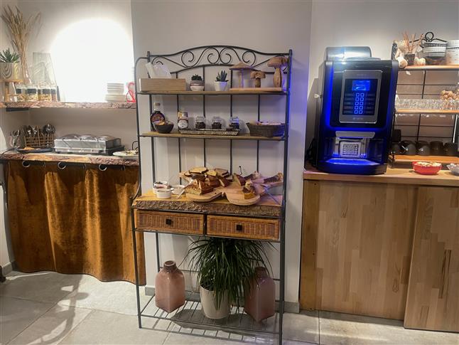 Petit-déjeuner continental buffet