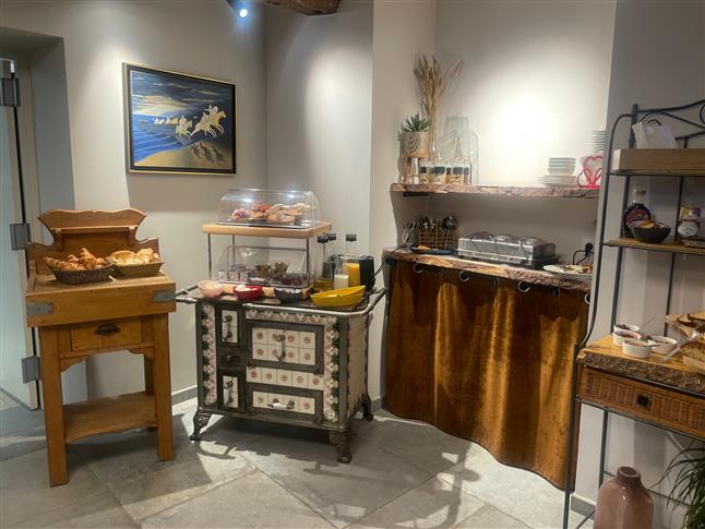 Petit-déjeuner continental buffet