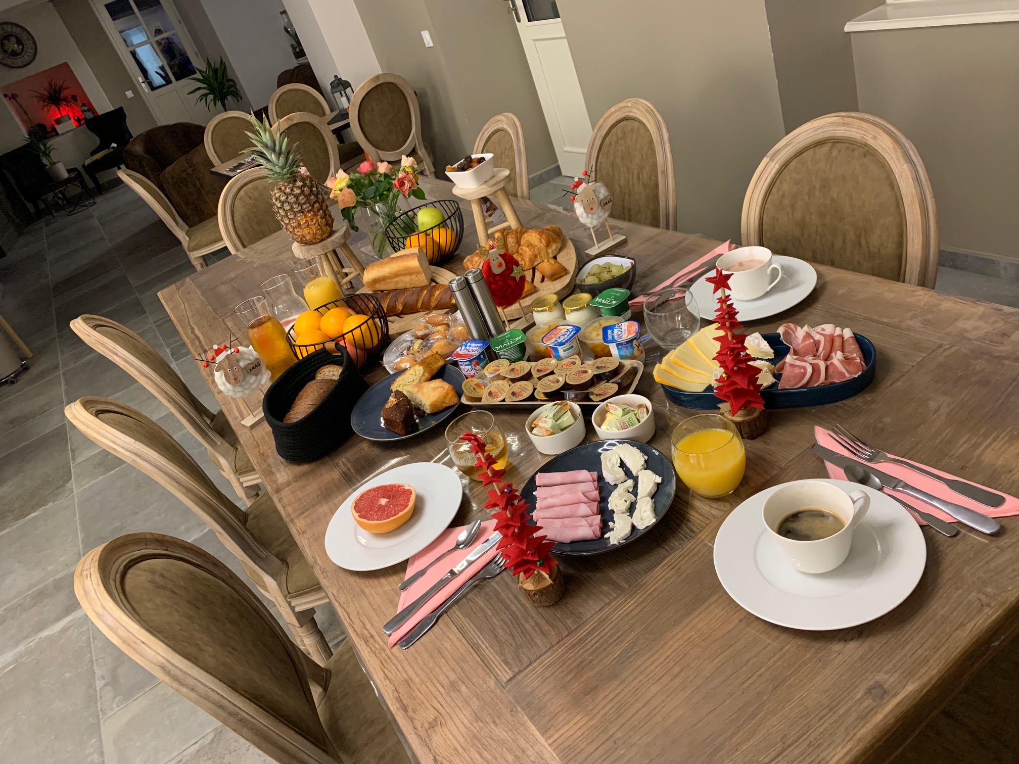 Petit-déjeuner continental buffet