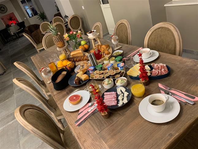 Petit-déjeuner continental buffet