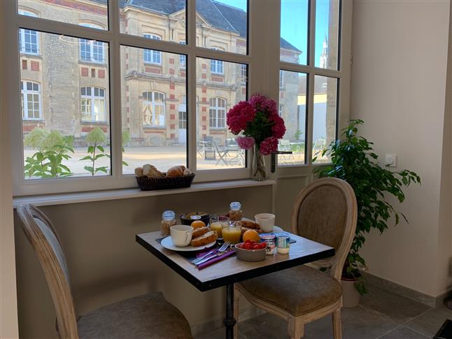 Petit-déjeuner continental buffet