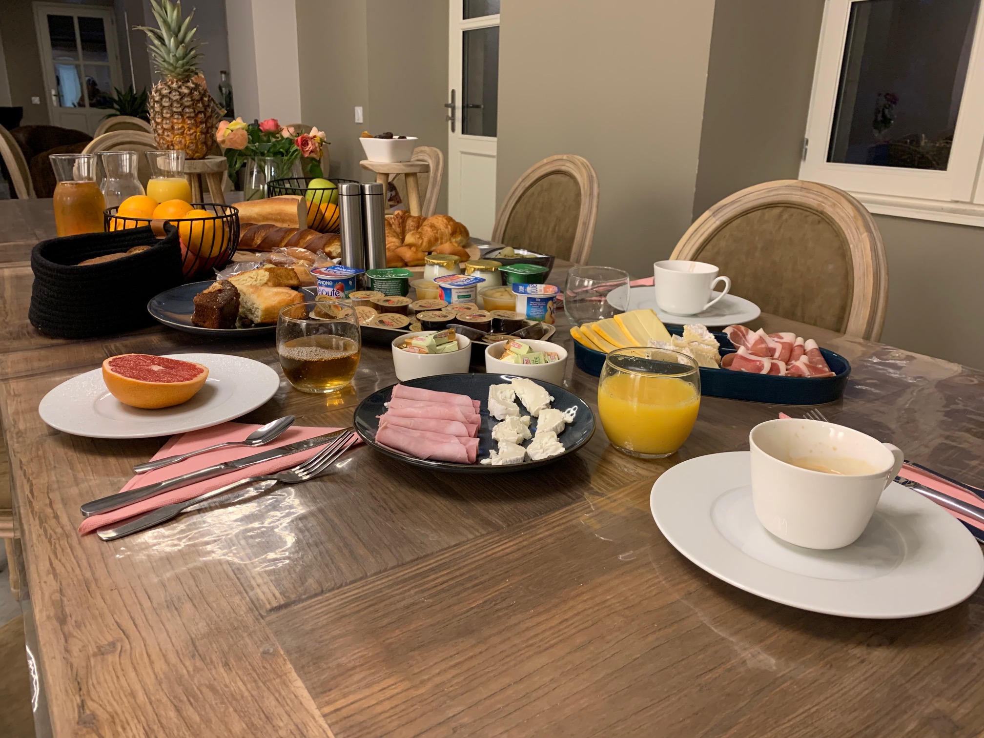 Petit-déjeuner continental buffet